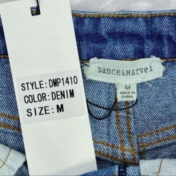 NWT DANCE & MARVEL High Waisted Shorts Cutoff Floral Embroidery M‎ - Picture 5 of 6